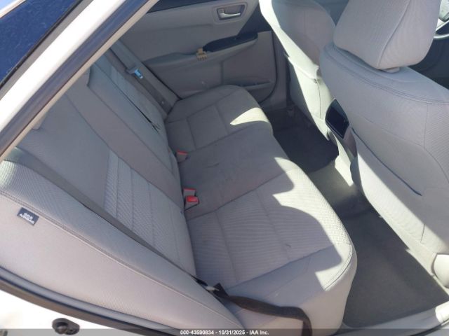 Toyota Camry Le Image 12