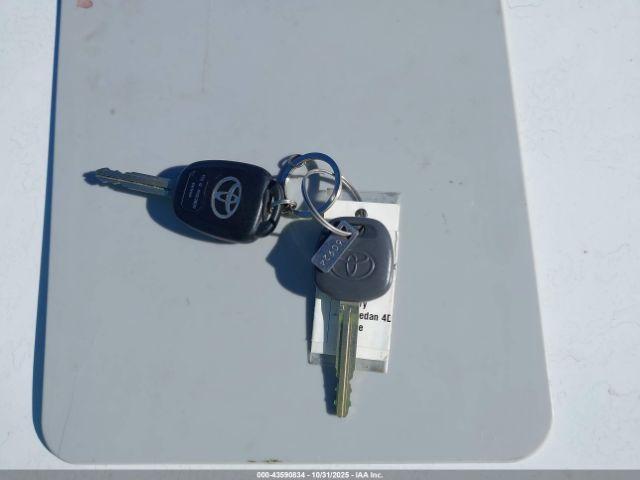 Toyota Camry Le Image 7