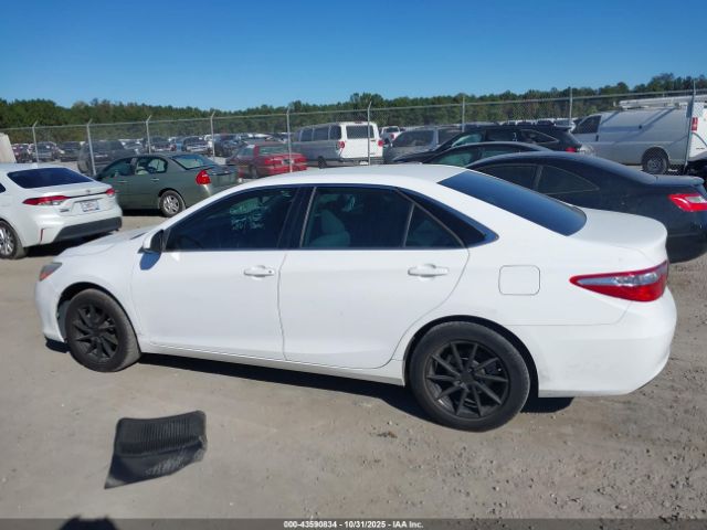 Toyota Camry Le Image 10