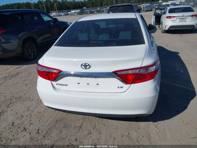 Toyota Camry Le Image 11
