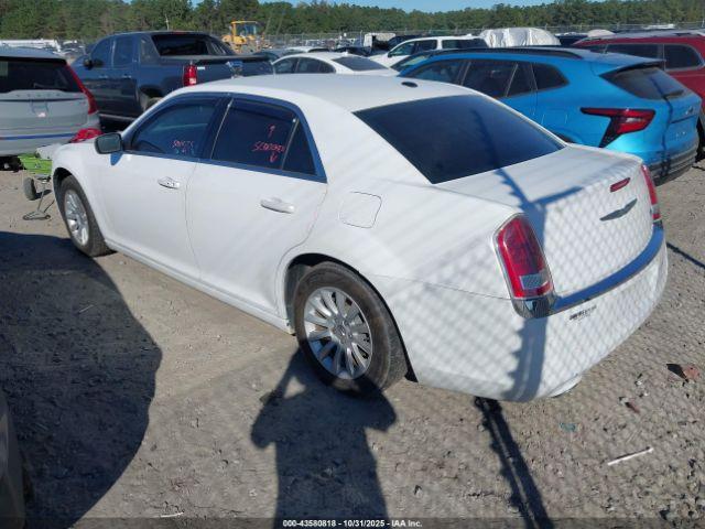 Chrysler 300 Image 4