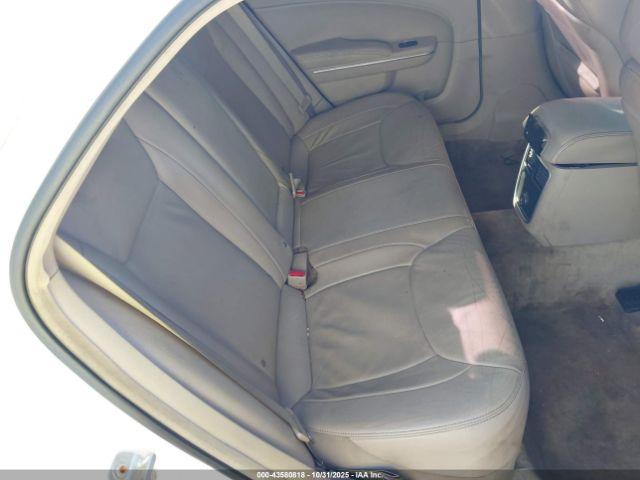 Chrysler 300 Image 9