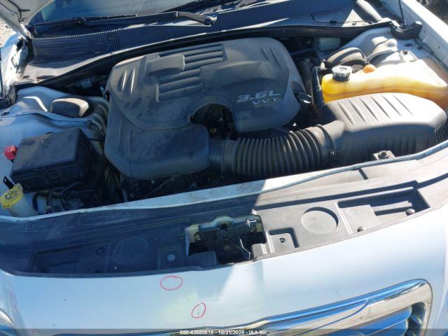 Chrysler 300 Image 7