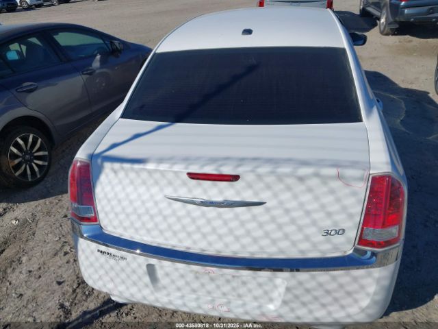 Chrysler 300 Image 15