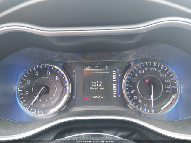 Chrysler 200 Limited Platinum Image 7