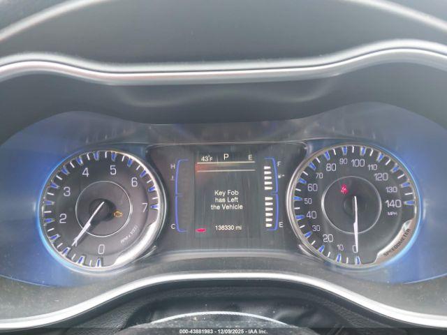 Chrysler 200 Limited Platinum Image 7