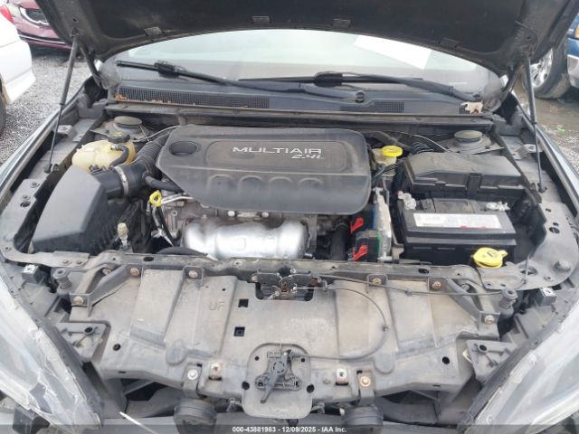 Chrysler 200 Limited Platinum Image 13