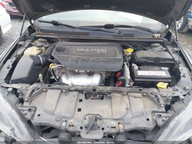 Chrysler 200 Limited Platinum Image 13