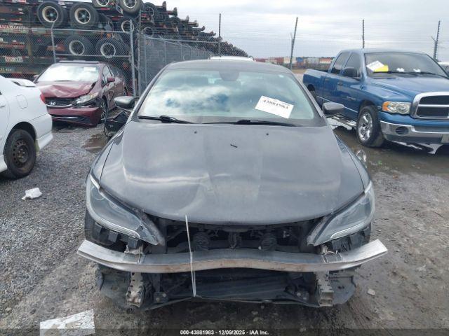 Chrysler 200 Limited Platinum Image 3