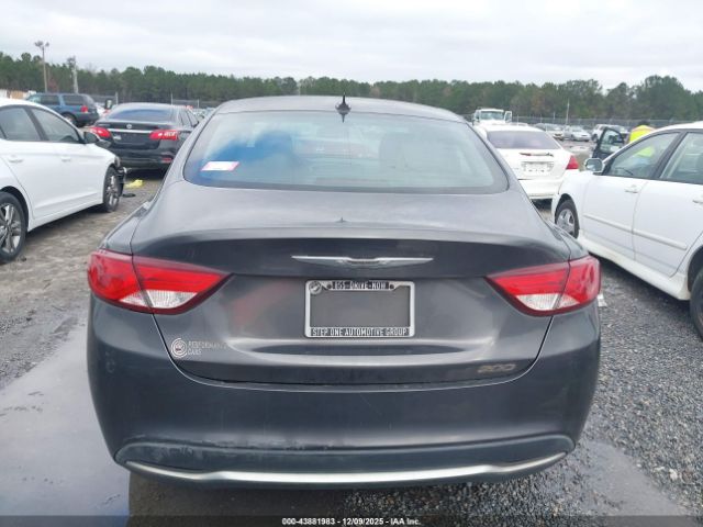 Chrysler 200 Limited Platinum Image 4