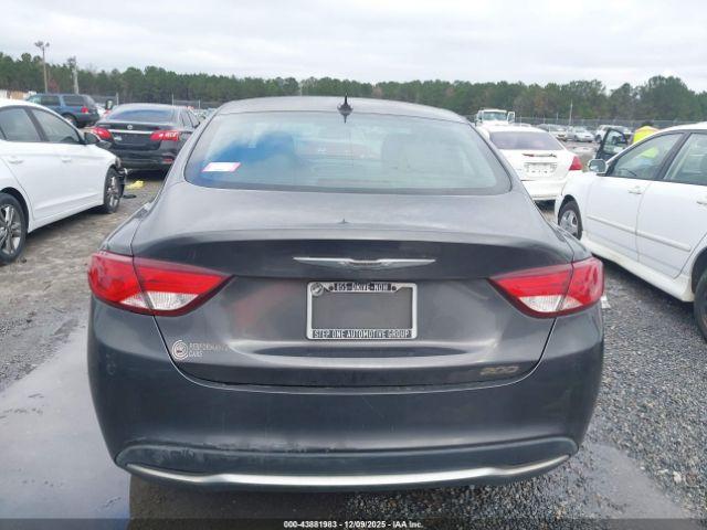 Chrysler 200 Limited Platinum Image 4