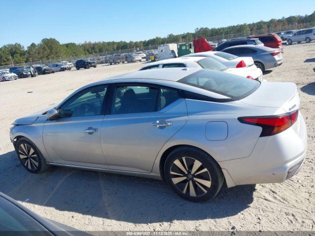 Nissan Altima 2.5 Sv Image 3