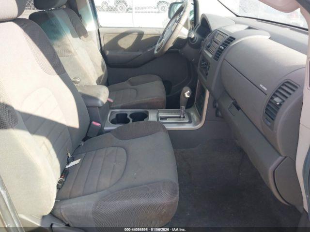 Nissan Pathfinder S Image 2