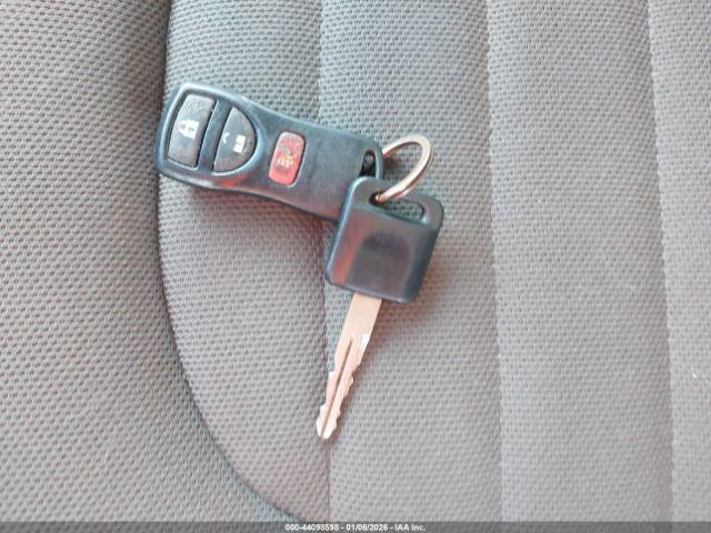 Nissan Pathfinder S Image 5