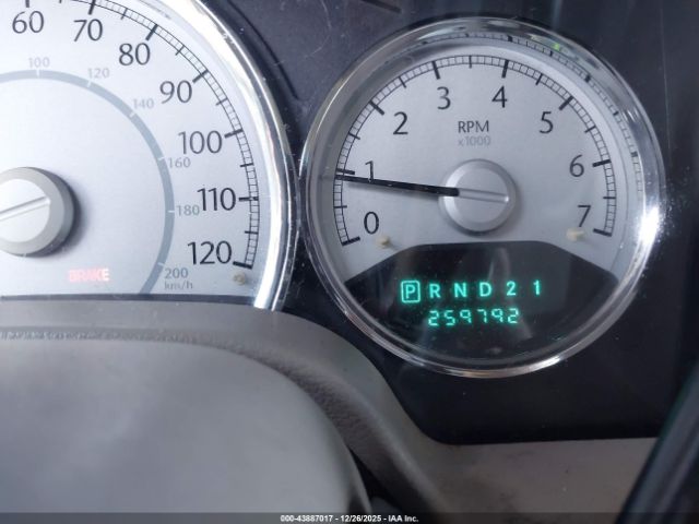 Chrysler Aspen Limited Image 8