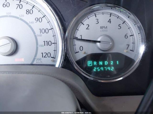 Chrysler Aspen Limited Image 8