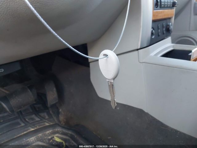 Chrysler Aspen Limited Image 3