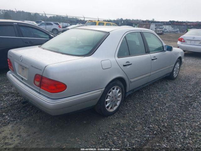 Mercedes-Benz E-Class Image 4