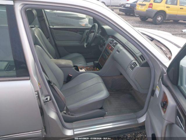 Mercedes-Benz E-Class Image 11