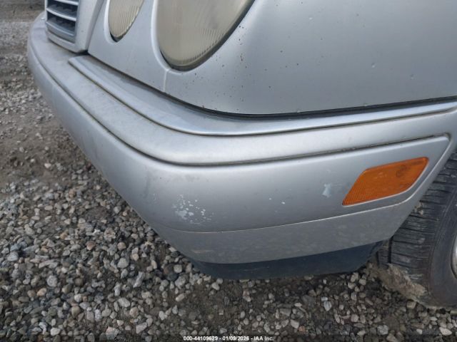 Mercedes-Benz E-Class Image 2