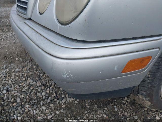 Mercedes-Benz E-Class Image 2