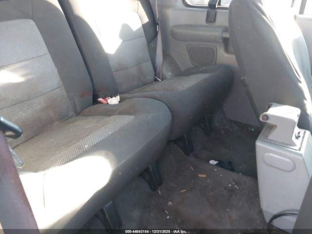 Ford Explorer Image 11