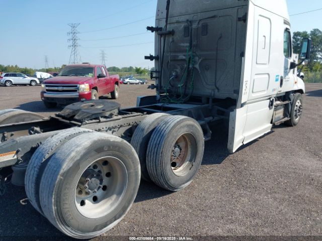 Freightliner Cascadia 125 Image 14