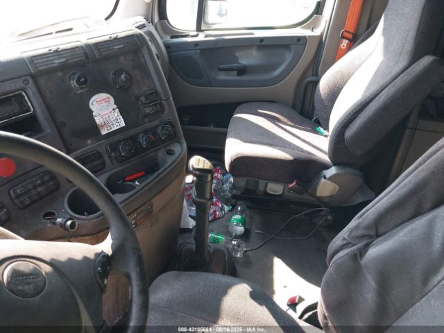 Freightliner Cascadia 125 Image 12