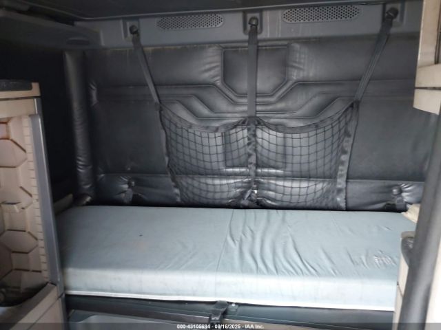 Freightliner Cascadia 125 Image 9