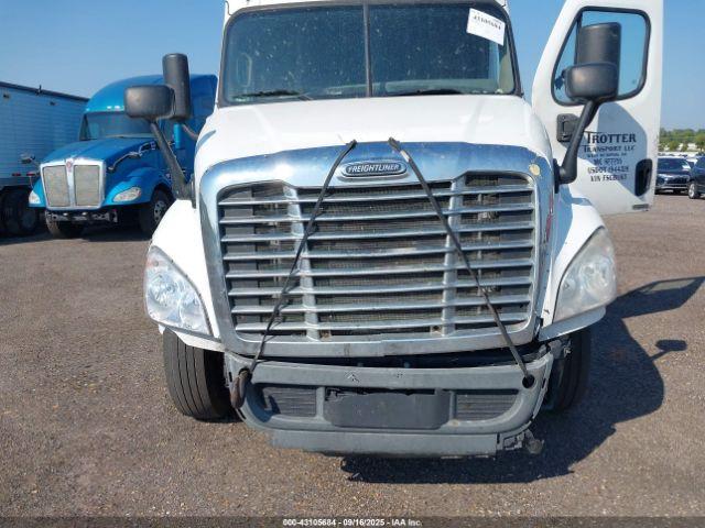 Freightliner Cascadia 125 Image 5