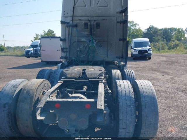 Freightliner Cascadia 125 Image 4